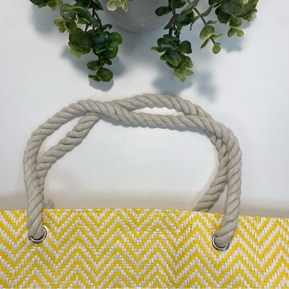 Beach Bag Tote Yellow Chevron Size 14” x 24” - Picture 3 of 11
